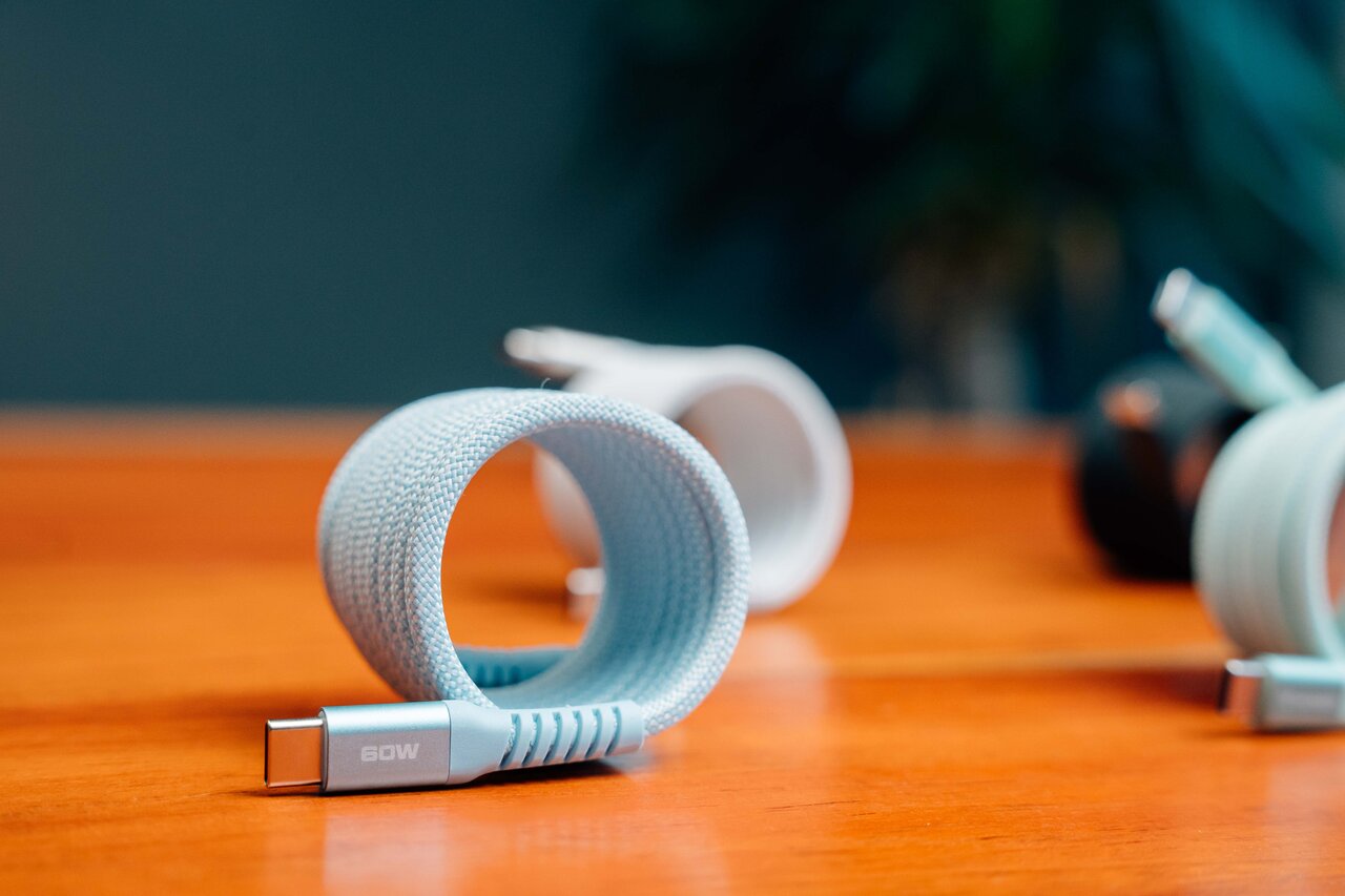 Magnetic USB-C Cables in multiple colours