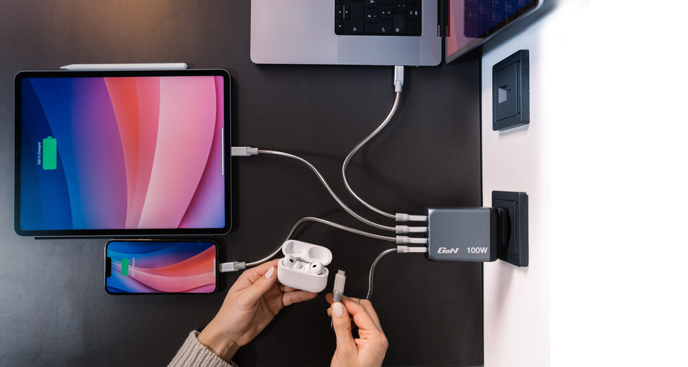 Verbatim Lifestyle Pictures Gan Chargers Shooting September 2023 32202 Ab 6 Webadjustment