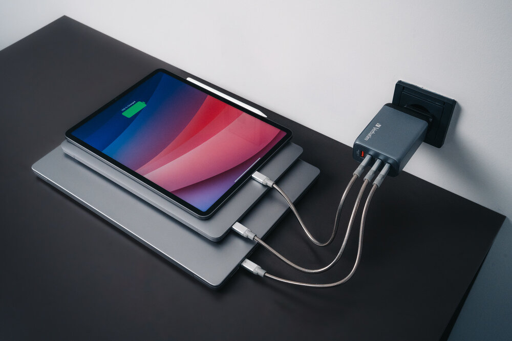 Verbatim Lifestyle Pictures Gan Chargers Shooting November 2023 32205 Ab 2