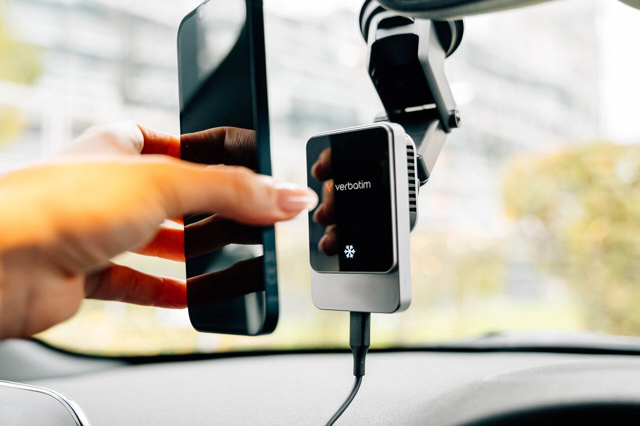 Verbatim Lifestyle Pictures Charge N Drive Wireless Car Charger Shooting September 2024 31862 Df 6