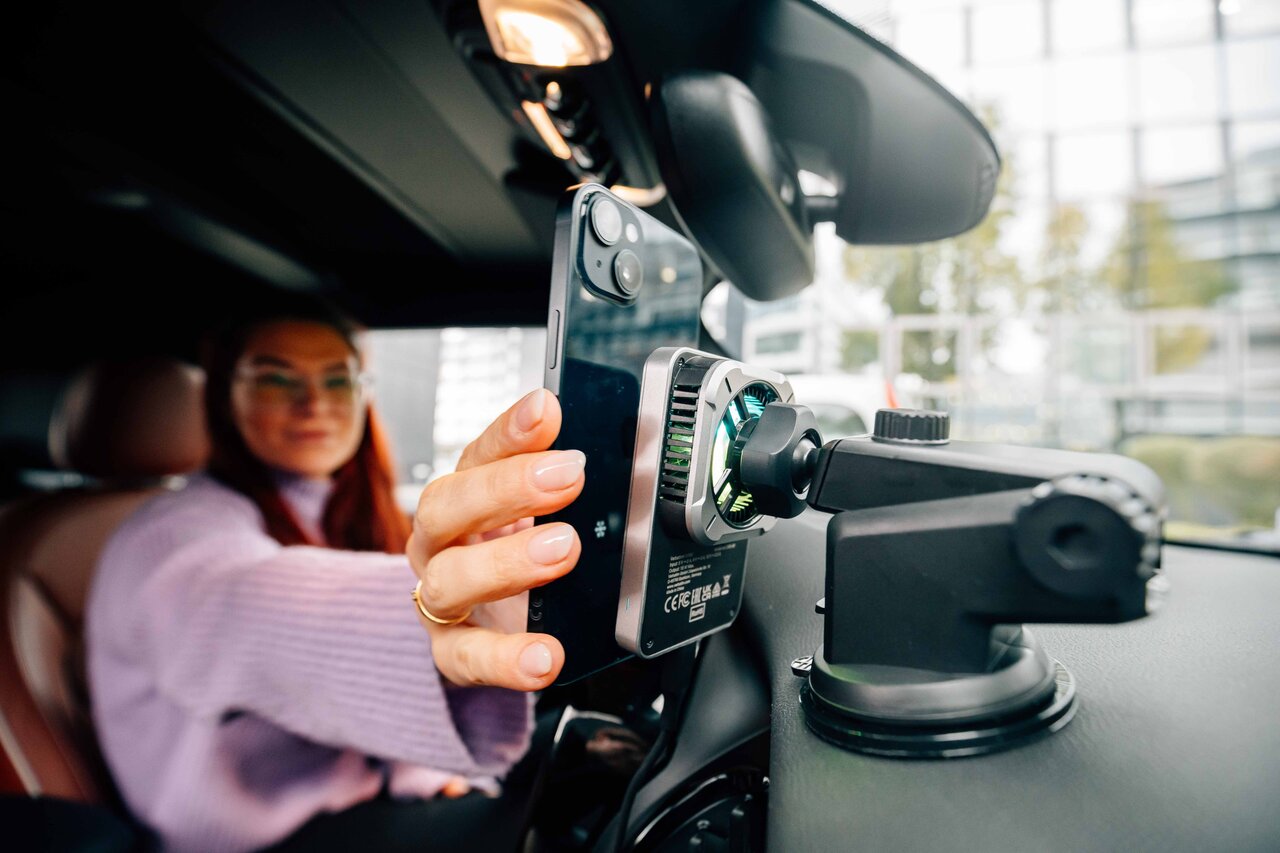 Verbatim Lifestyle Pictures Charge N Drive Wireless Car Charger Shooting September 2024 31862 Df 8
