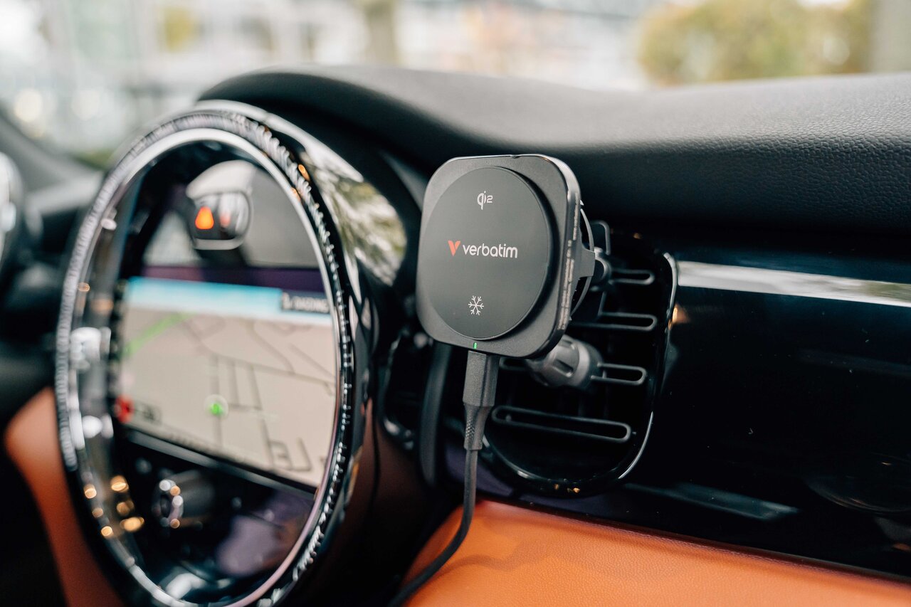 Verbatim Lifestyle Pictures Charge N Drive Wireless Car Charger Shooting September 2024 31861 Df 1