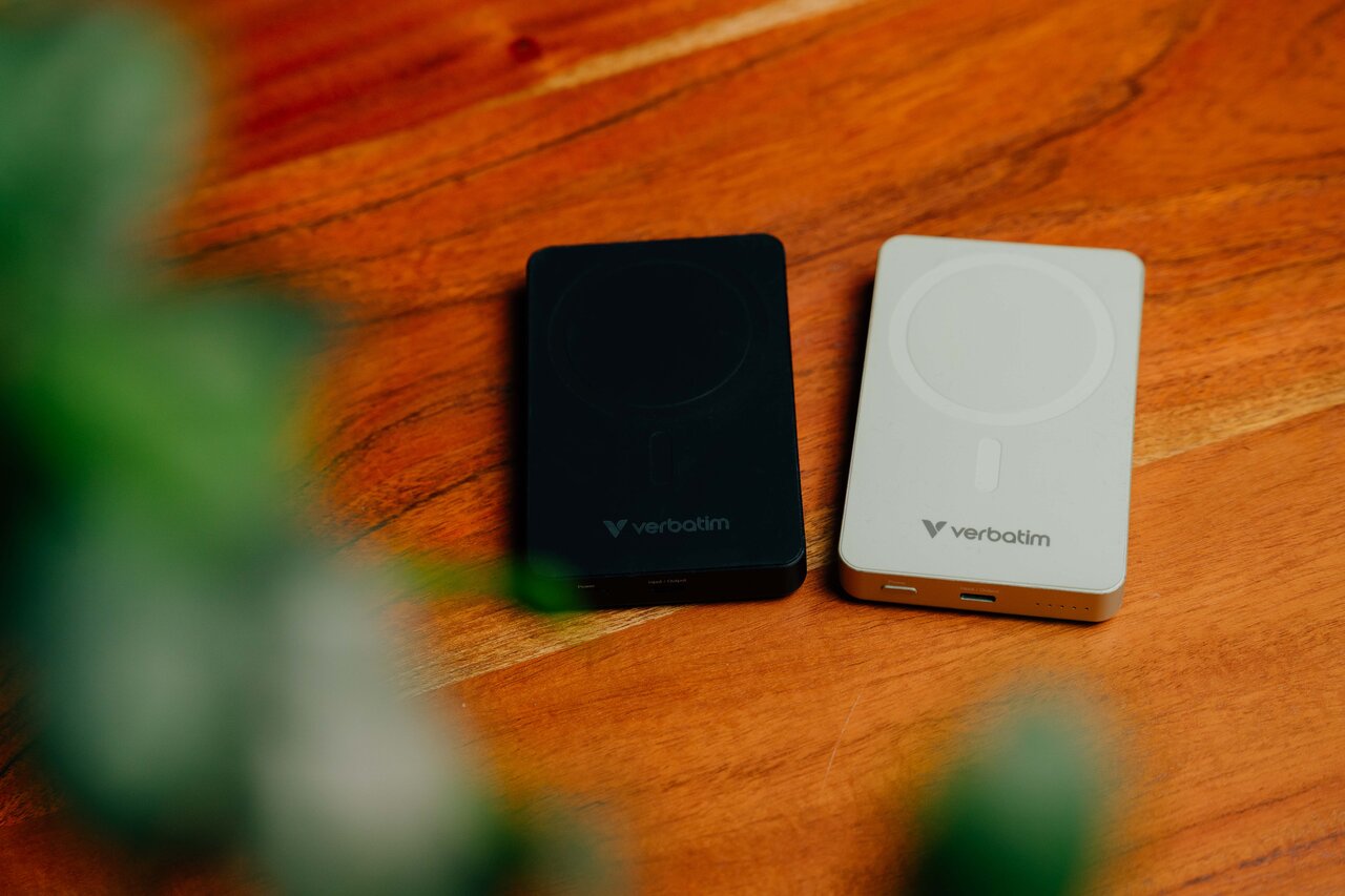 Verbatim Lifestyle Pictures Power Banks October 2024 32227 32228 Df1