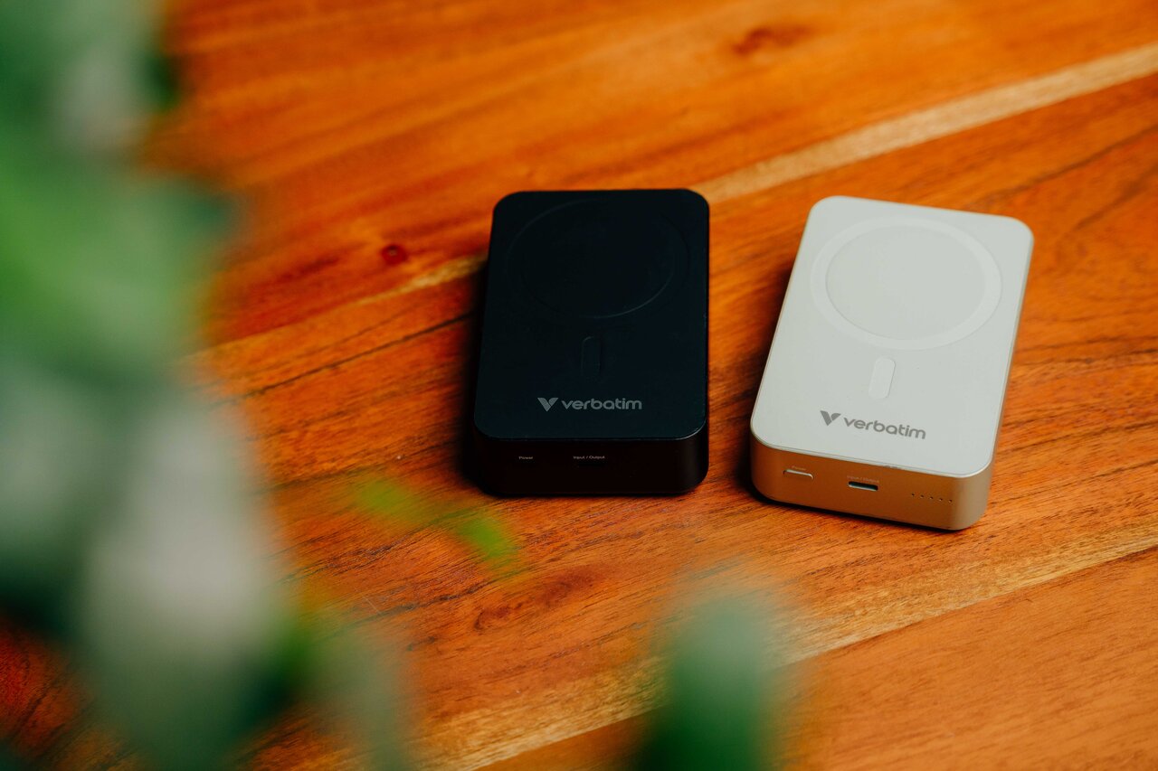 Verbatim Lifestyle Pictures Power Banks October 2024 32223 32224 Df1