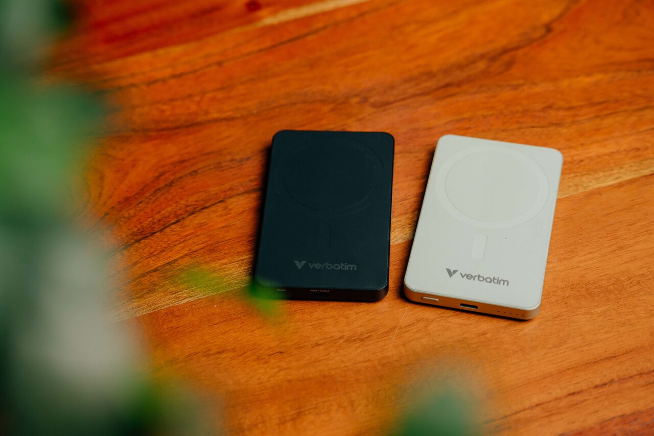 Verbatim Lifestyle Pictures Power Banks October 2024 32225 32226 Df1