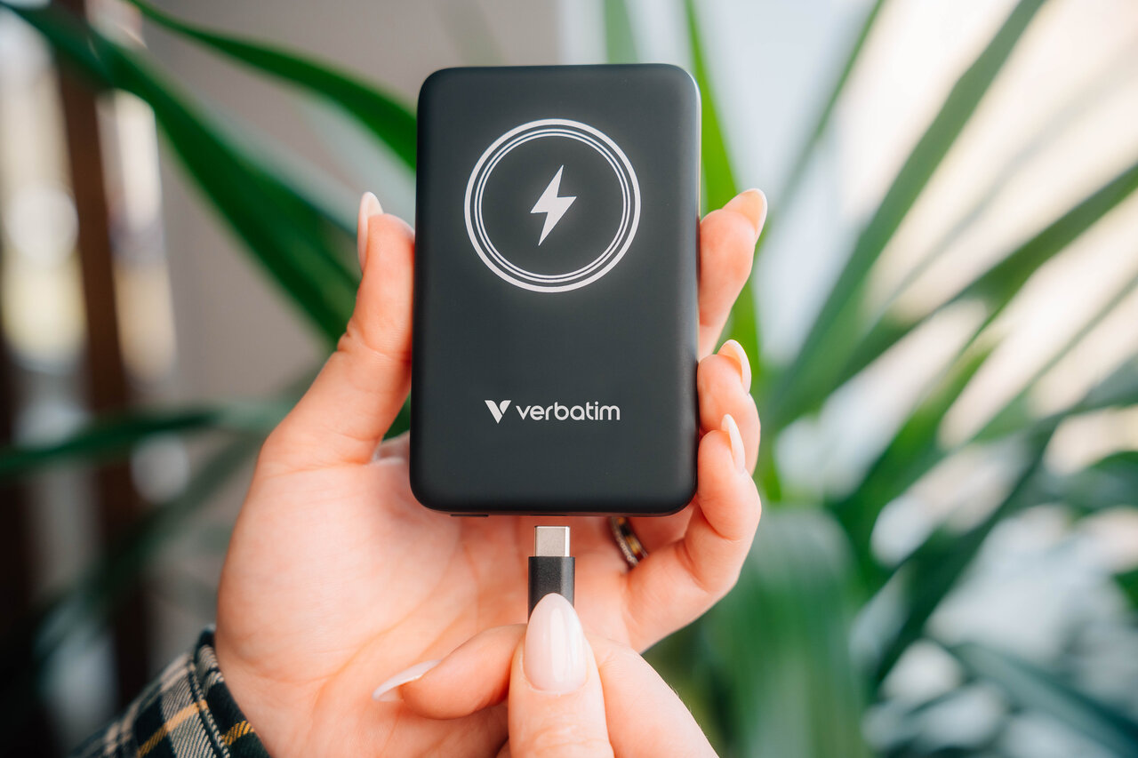 Verbatim Lifestyle Pictures Power Bank Shooting February 2024 32240 32245 Df 1