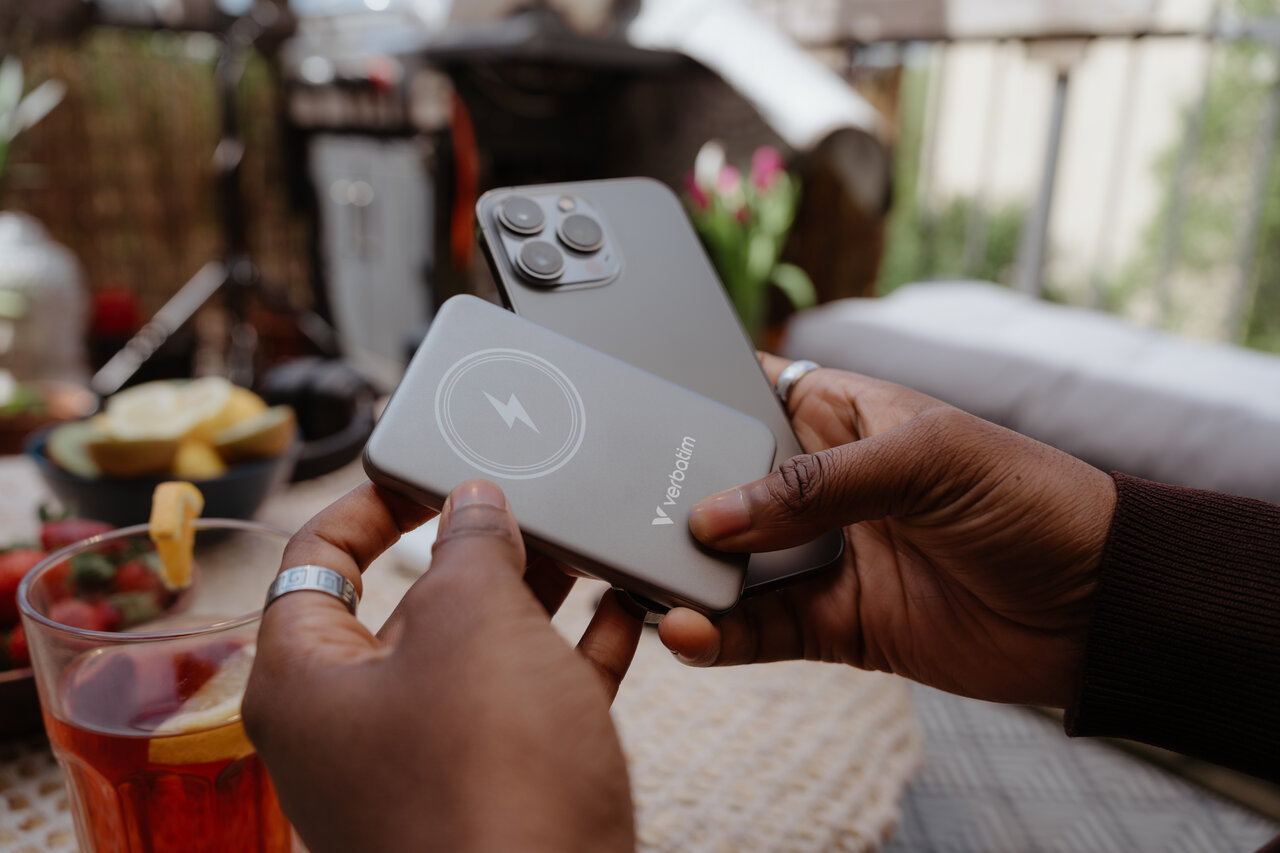 Verbatim Lifestyle Pictures Power Banks Shooting February 2024 32244 Ab