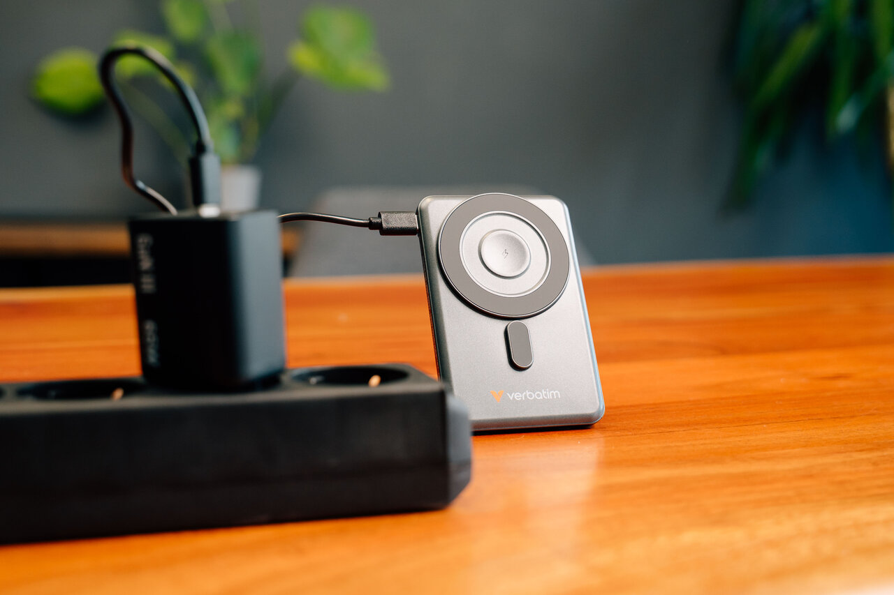 Verbatim Lifestyle Pictures Shooting October 2025 Two Cable Power Bank 32251 Df 5