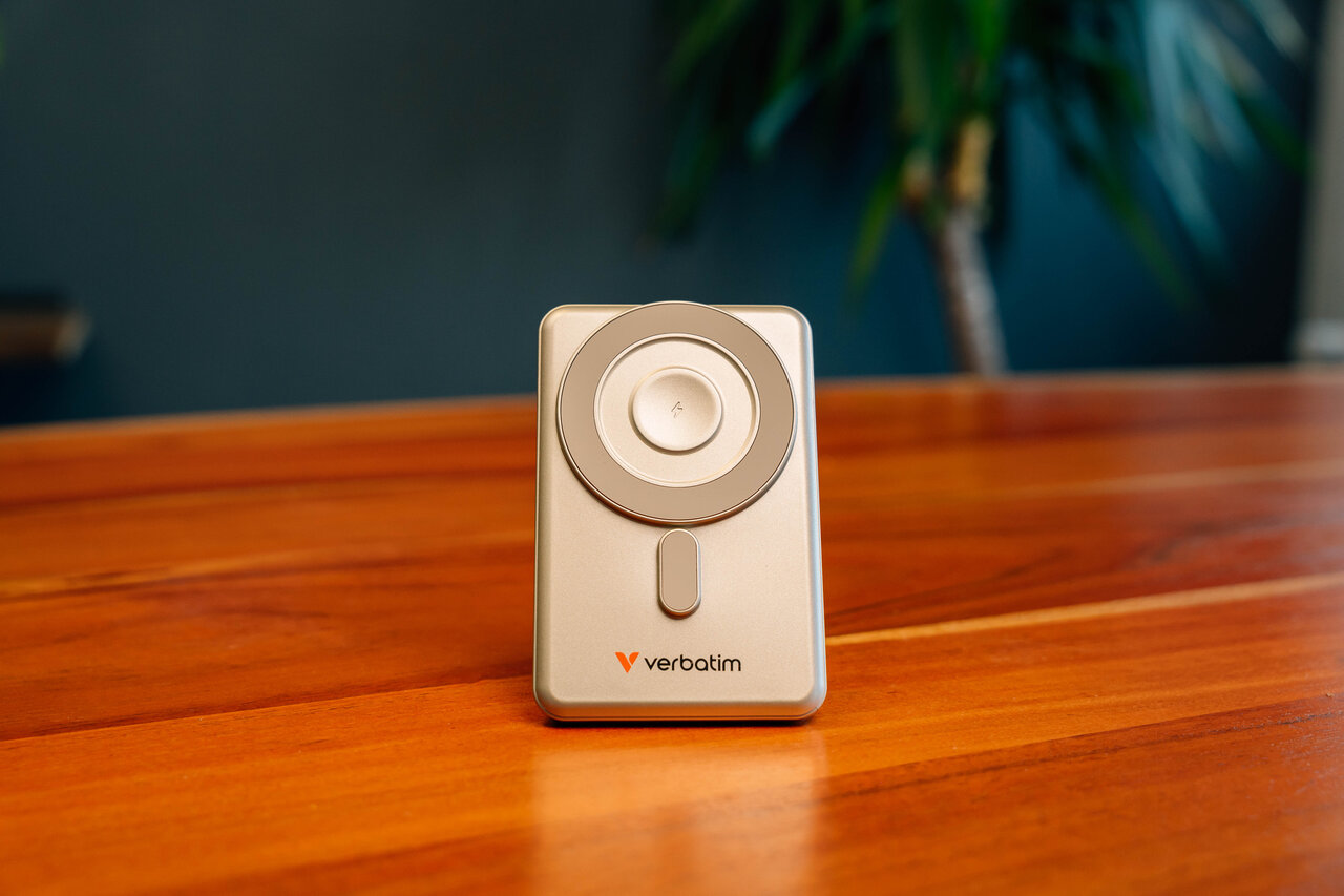 Verbatim Lifestyle Pictures Shooting October 2025 Two Cable Power Bank 32253 Df 1