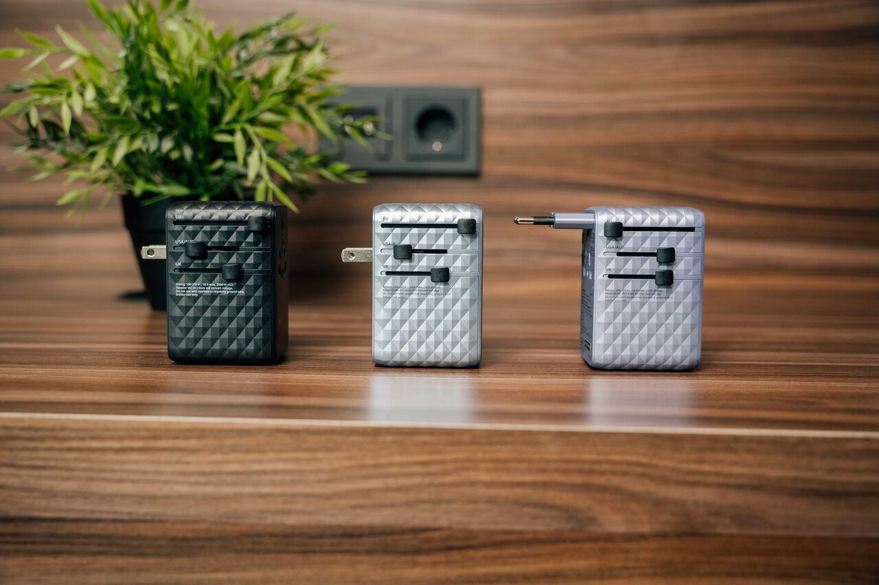 Verbatim Lifestyle Pictures Shooting Sep 2025 Travel Adapters 30191 30192 30193 Df 1