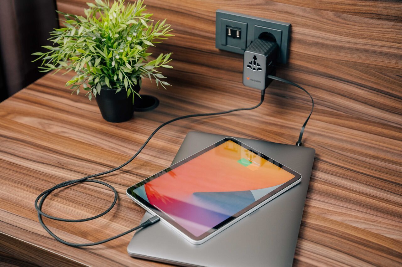 Verbatim Lifestyle Pictures Shooting Sep 2025 Travel Adapters 30191 Df 6
