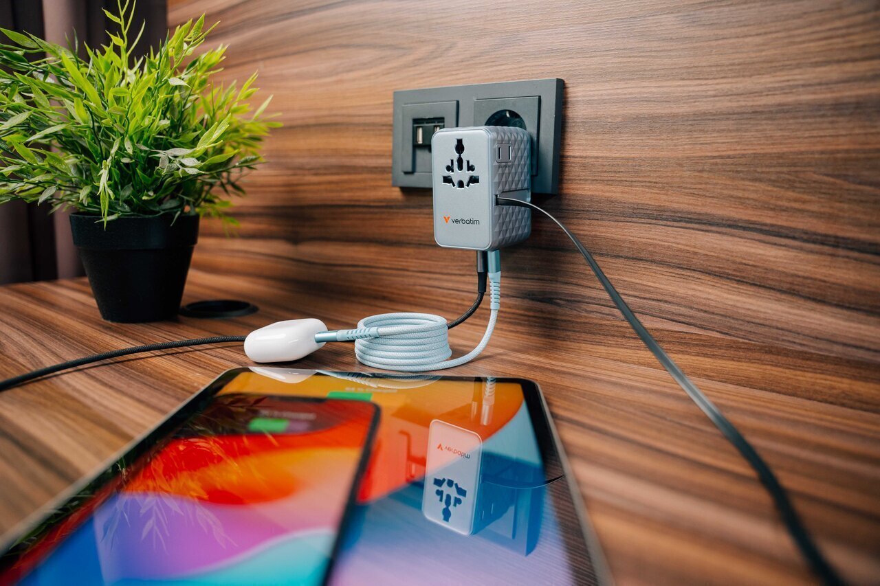 Verbatim Lifestyle Pictures Shooting Sep 2025 Travel Adapters 30192 Df 4