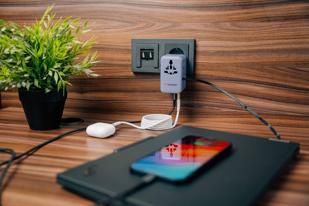 Verbatim Lifestyle Pictures Shooting Sep 2025 Travel Adapters 30193 Df 6