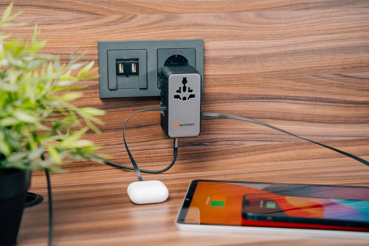 Verbatim Lifestyle Pictures Shooting Sep 2025 Travel Adapters 30186 Df 6