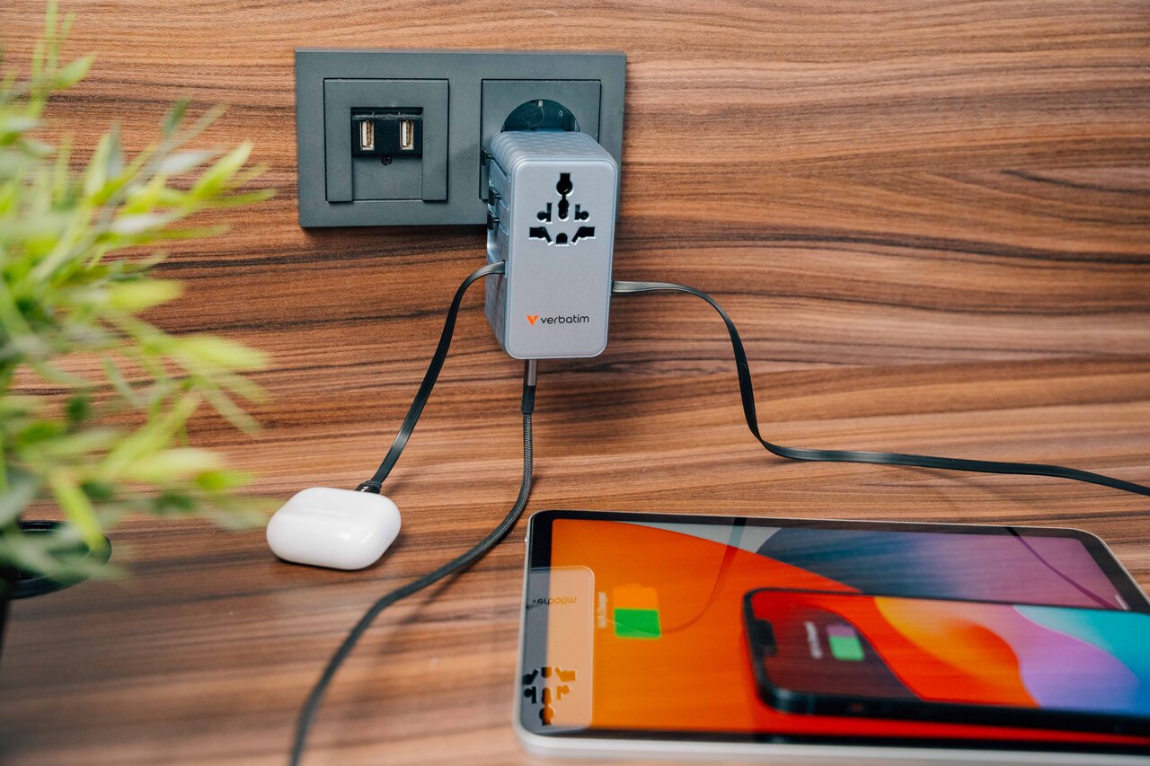 Verbatim Lifestyle Pictures Shooting Sep 2025 Travel Adapters 30187 Df 4