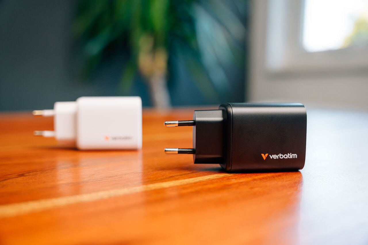 Verbatim Lifestyle Pictures Shooting October 2025 Fold N Go Gan Charger 32352 32353 Df 1