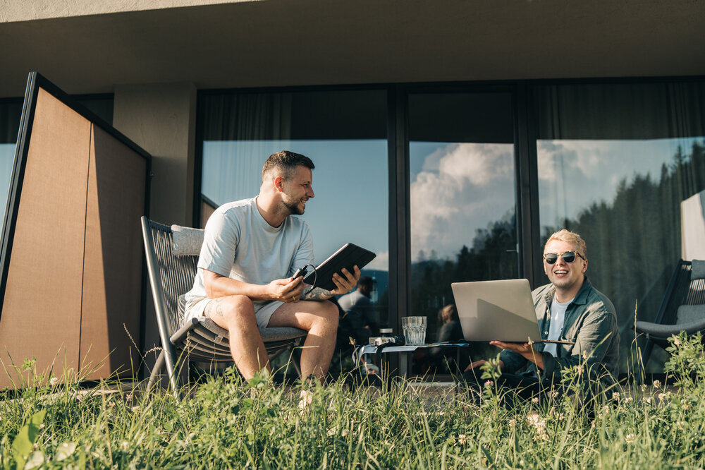 Verbatim Lifestyle Pictures Outdoor Office 53656 53657 Ab 2