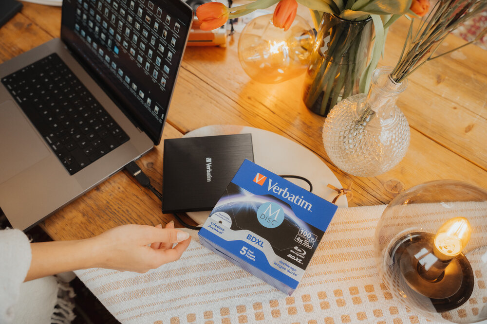Verbatim Lifestyle pictures Backup your Memory Shooting February 2023 43886 43834 AB