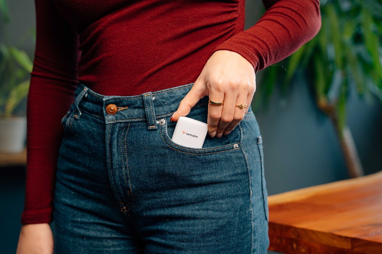 Verbatim Lifestyle Pictures Shooting October 2025 Fold N Go Gan Charger 32355 Df 2