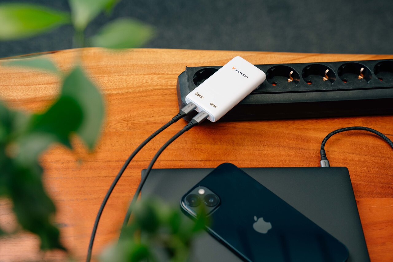 Verbatim Lifestyle Pictures Shooting October 2025 Fold N Go Gan Charger 32355 Df 3