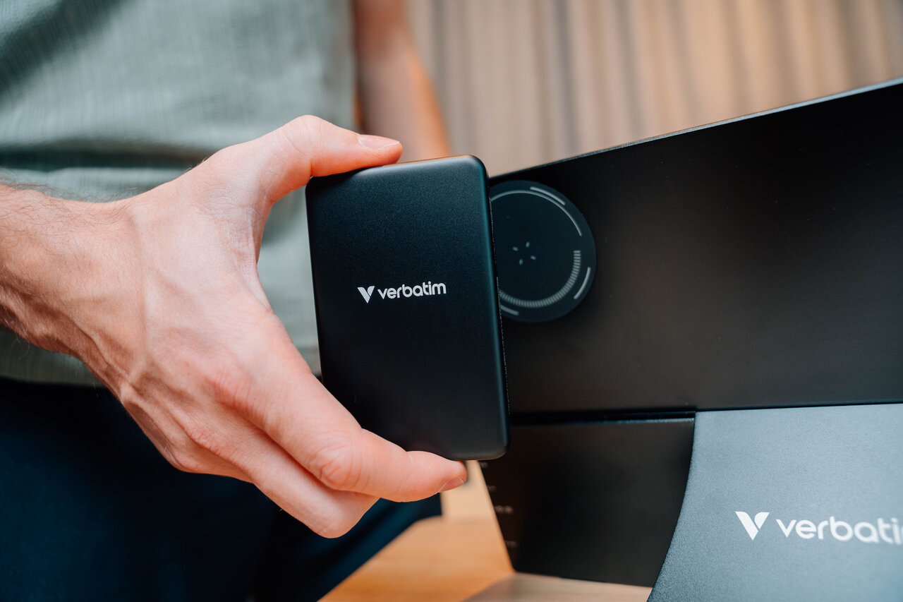 Verbatim Lifestyle Pictures Shooting May 2025 Portable Monitors 32087 Df 11