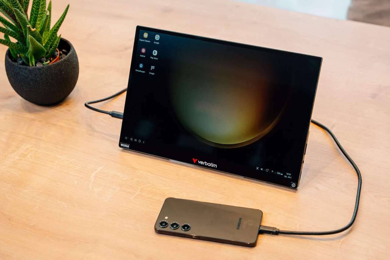 Verbatim Lifestyle Pictures Shooting May 2025 Portable Monitors 32087 Df 3