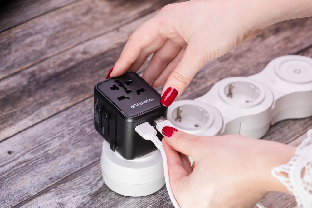 Verbatim Lifestyle Pictures Adaptors Shooting January 2023 49543 Ds 2