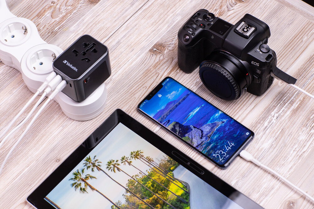 Verbatim Lifestyle Pictures Adaptors Shooting January 2023 49545 Ds 6