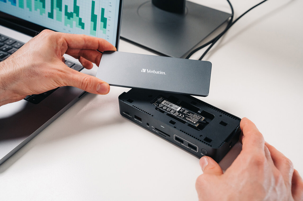 Verbatim Lifestyle Pictures Docking Stations Shooting December 2023 32173 Ab 5 Web