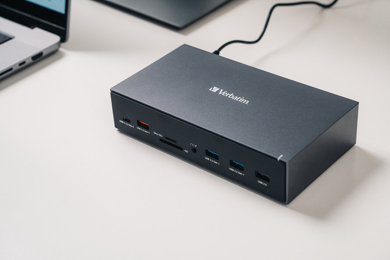 Verbatim Lifestyle Pictures Docking Stations Shooting December 2023 32172 Ab 2 Web