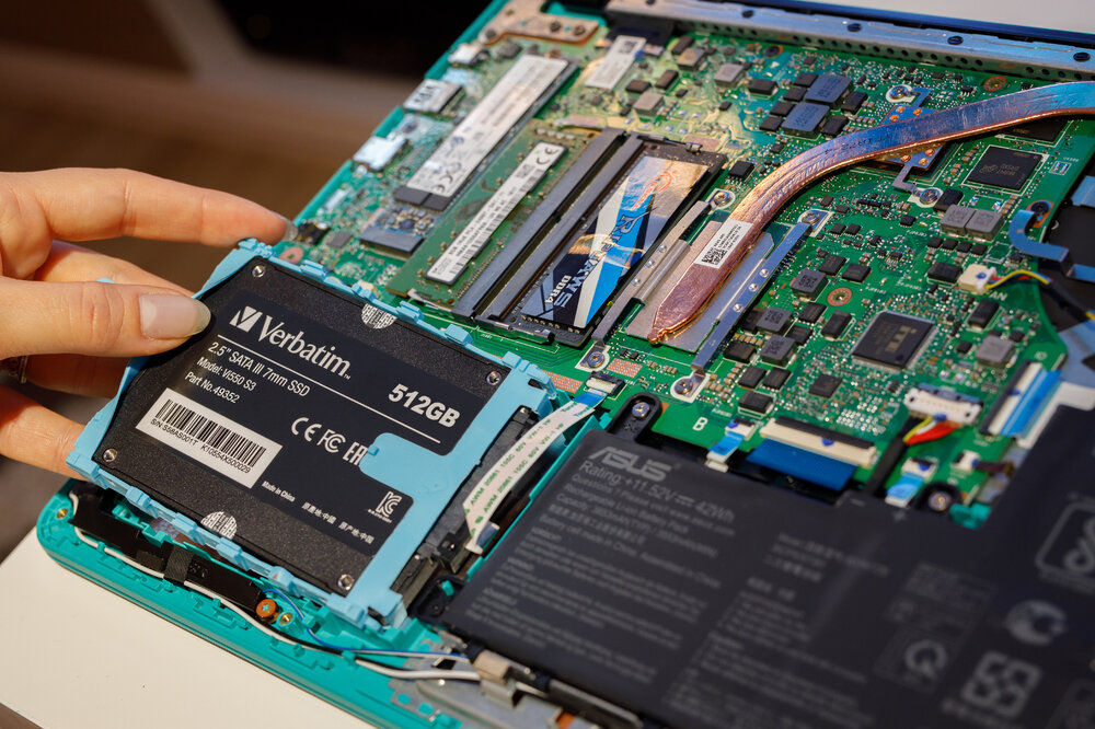 Verbatim Vi550 S3 Ssd 49352 Lifestyle04